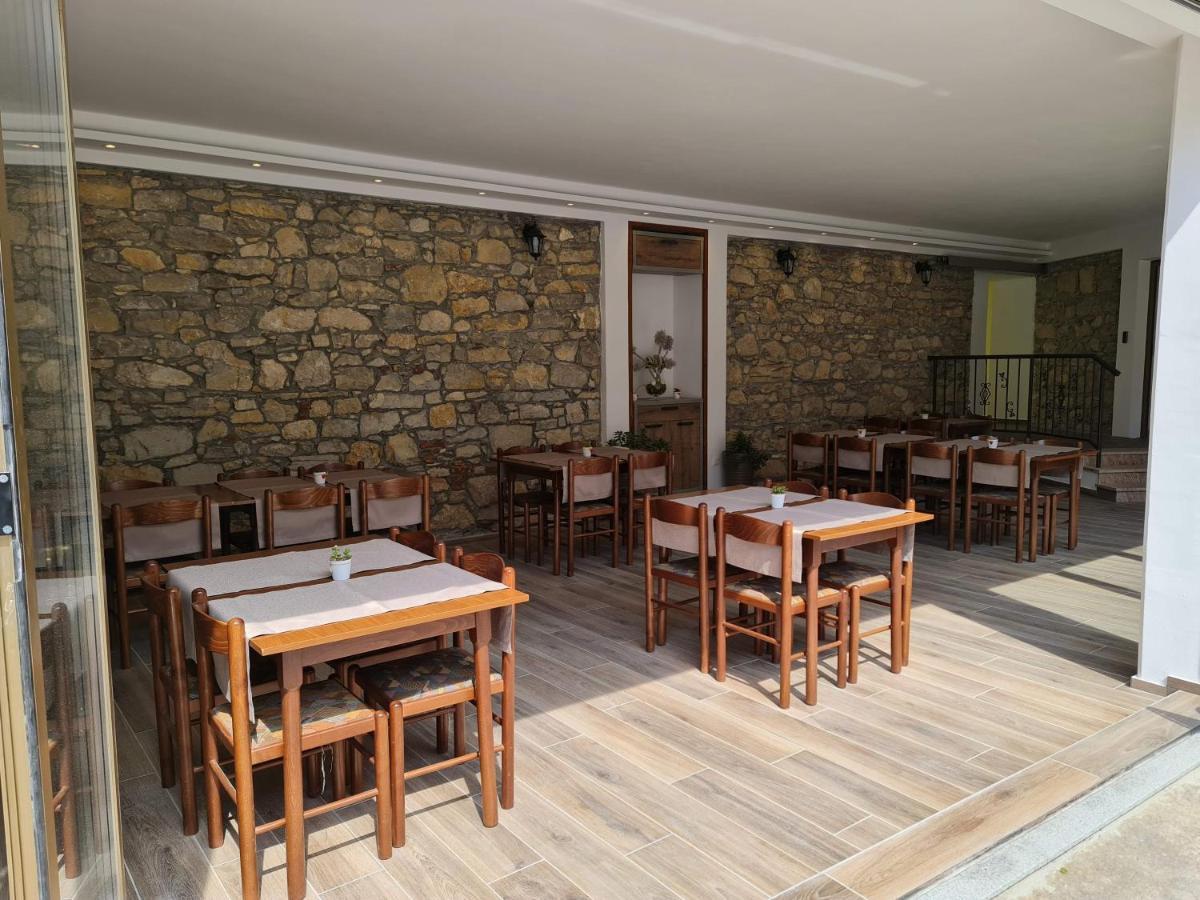 Restaurant & Apartments Getaway Pri Kobalu Vipava Esterno foto